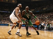 AYX官方直播-霍勒迪独舞双城记，在活塞与广东的焦点战中，他如何重新定义证明自己