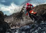 爱游戏体育-克瓦拉茨赫利亚的爆发与挪威的绝杀，一场足球世界的双重奏鸣