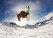 爱游戏世界杯2026-当夏洛特的风暴席卷五棵松，NBA季后赛焦点战背后的篮球全球化寓言