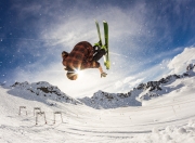 爱游戏在线-切特攻防两端统治，北京队强压广东队