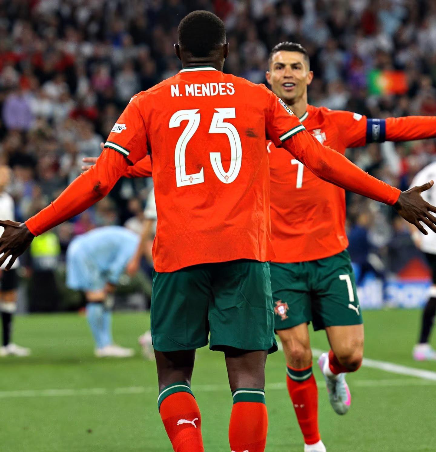 墨西哥横扫德国，C罗带队取胜