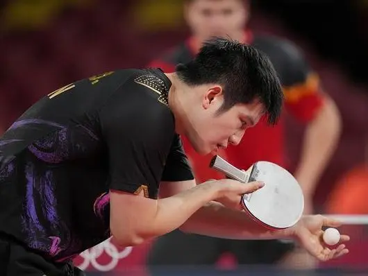 英格兰队完胜德国队，马龙点燃赛场