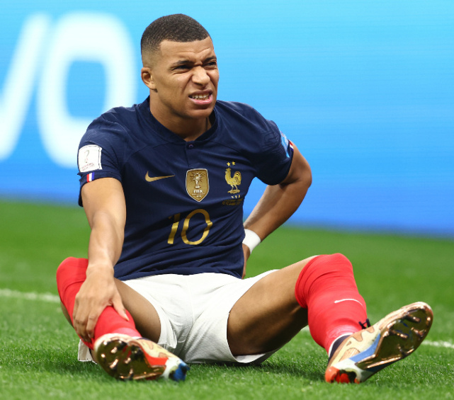 英格兰羽毛球队碾压日本羽毛球队，辛杜统治全场