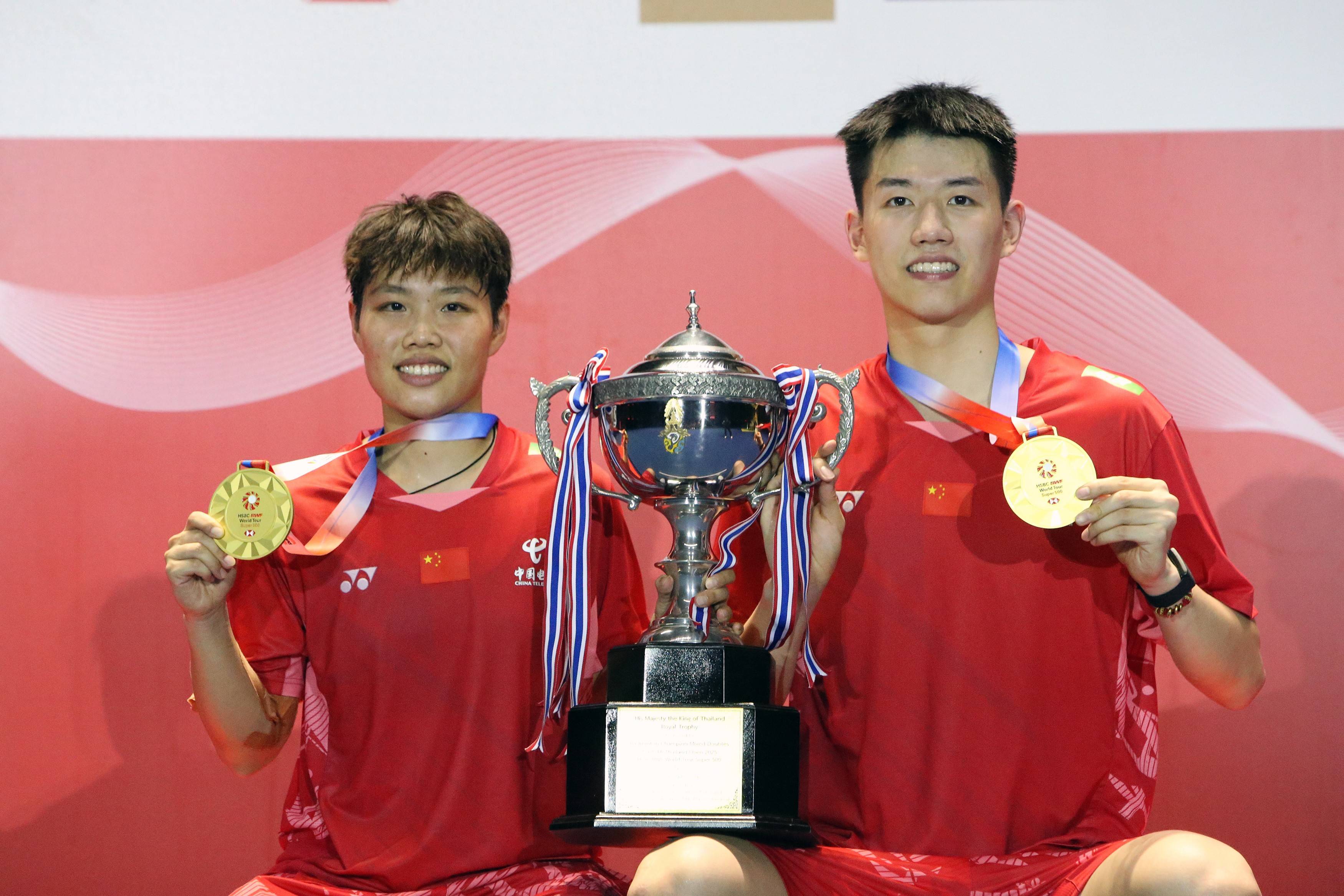 泰国羽毛球队完胜印度羽毛球队，林丹爆发神勇