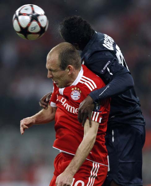 荷兰爆冷里昂,罗本送出助攻 荷兰爆冷里昂,罗本送出助攻