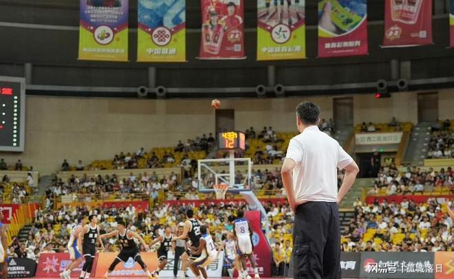 广东队再战新疆男篮，火药味十足搏击