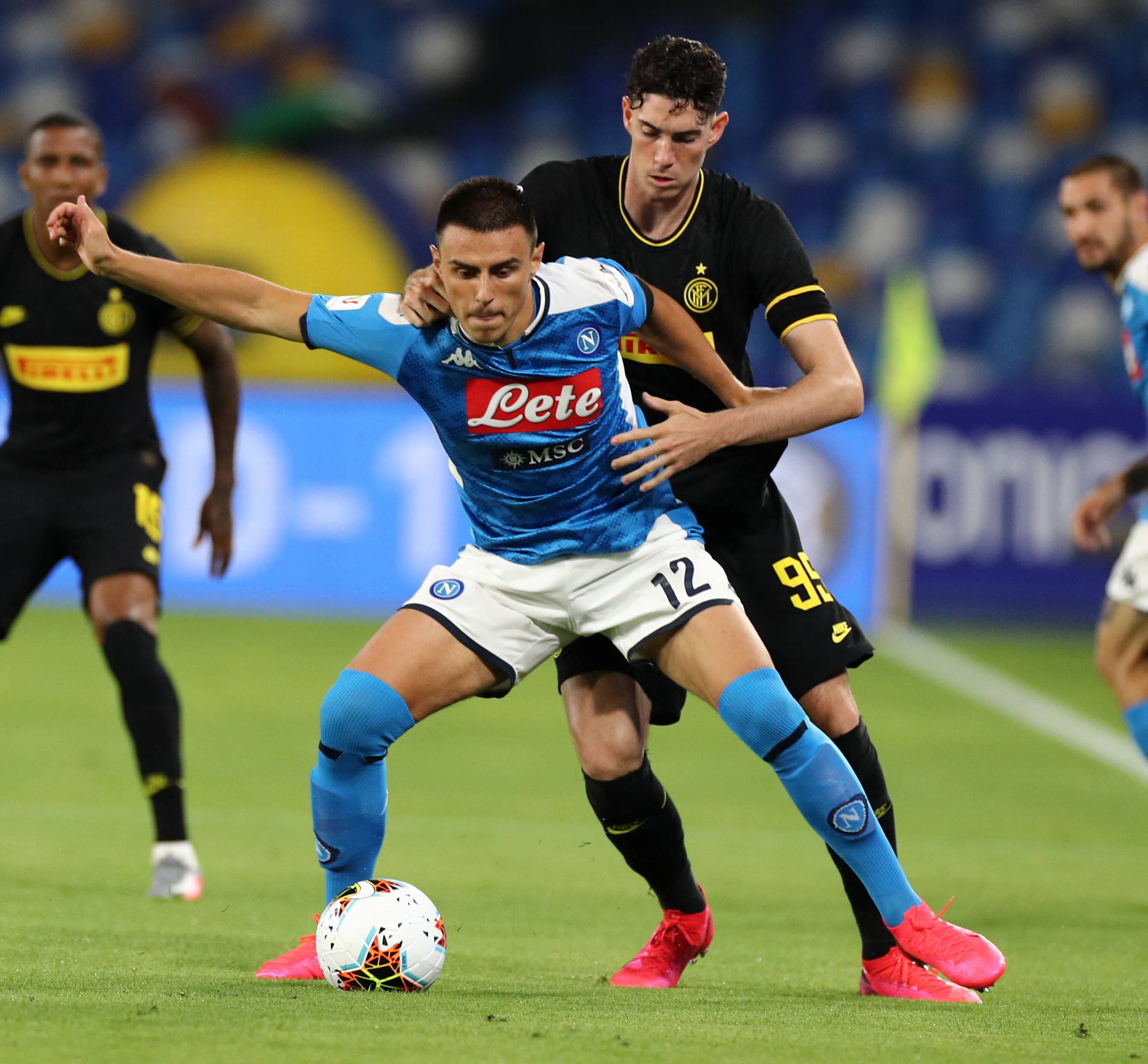 客场作战的那不勒斯击败强敌，赢得三分