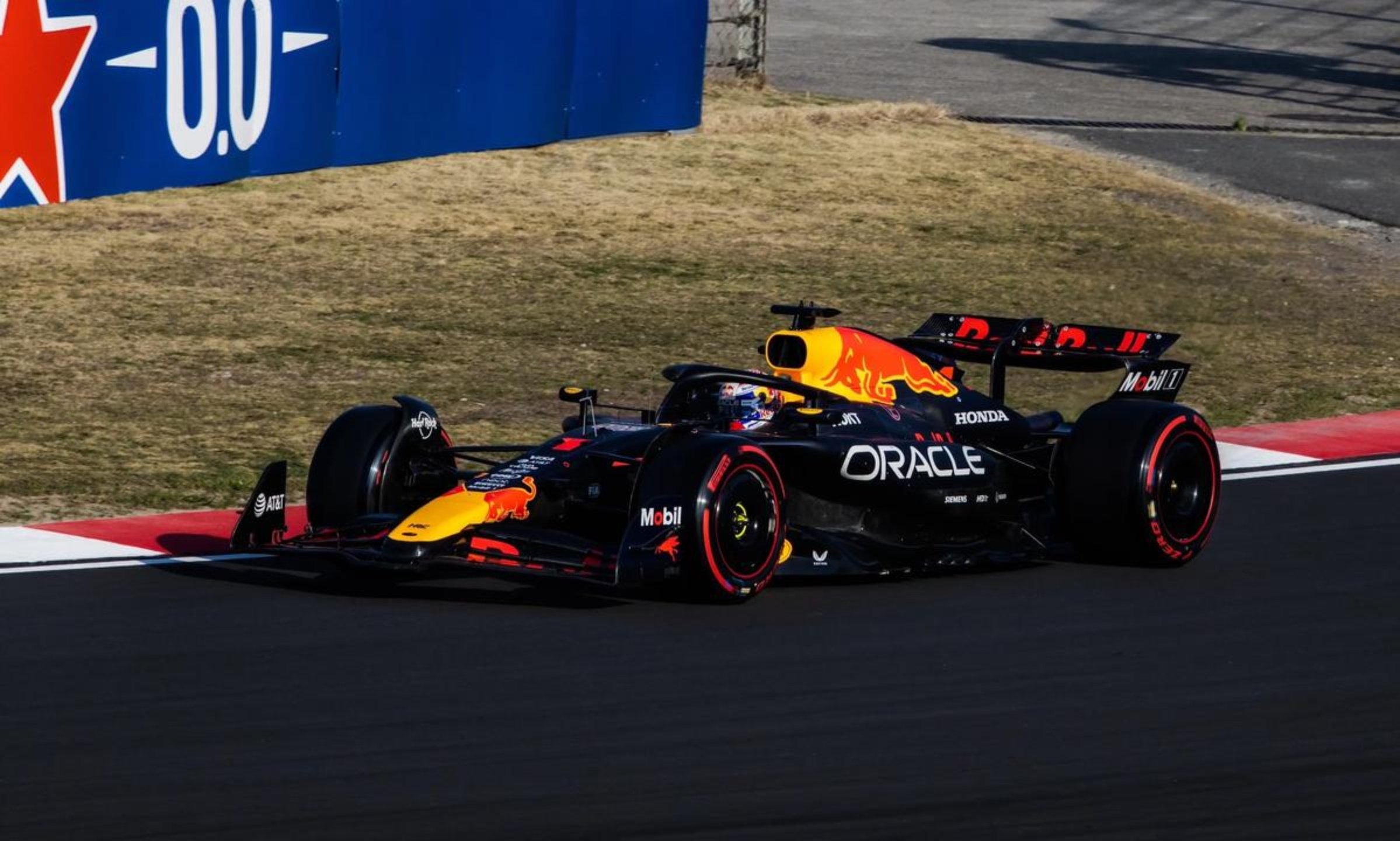 红牛车队逆转索伯车队，维斯塔潘刷新纪录