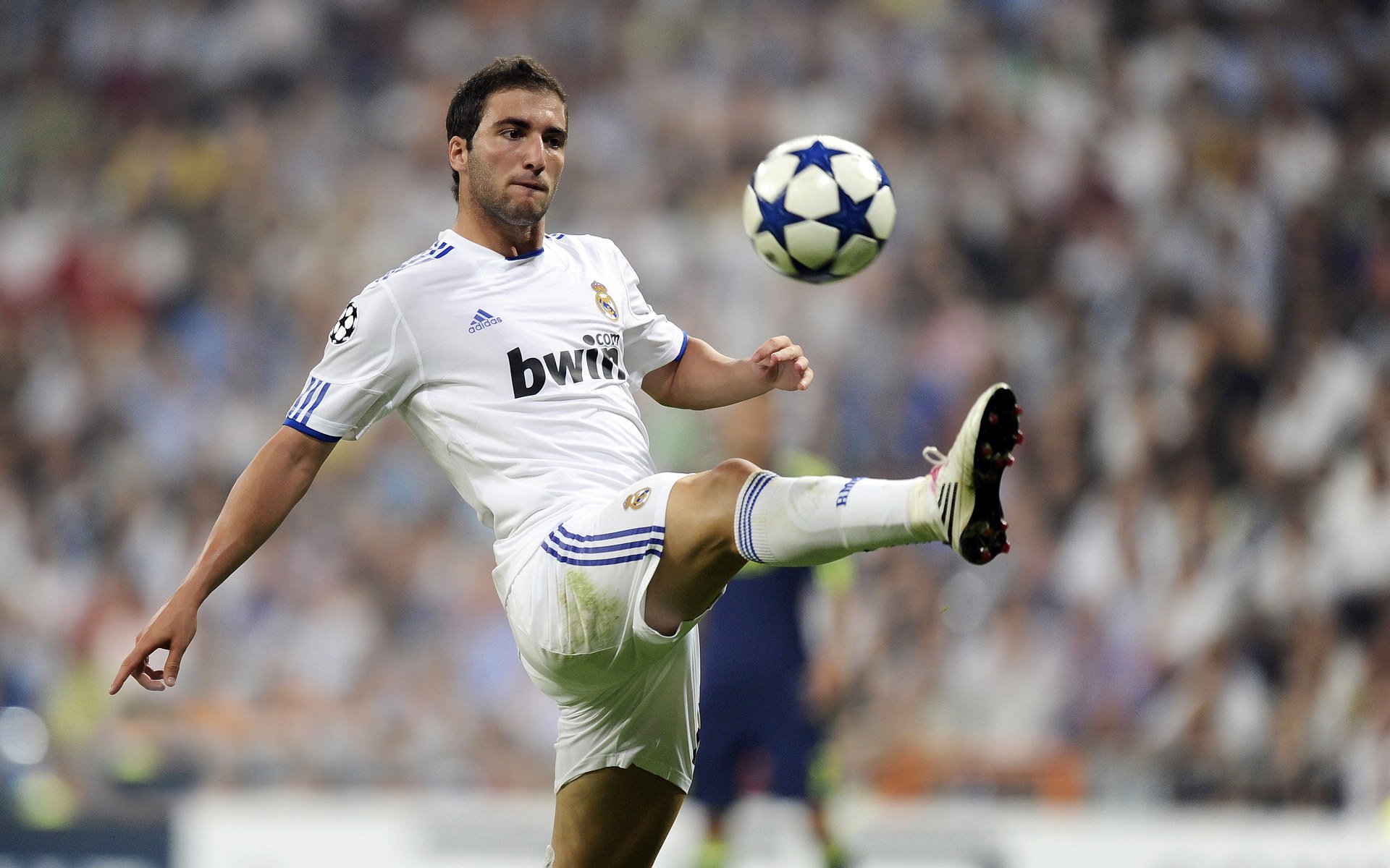 摩纳哥一波带走秘鲁，罗德里成为关键先生—战术变革与个人英雄主义的完美结合